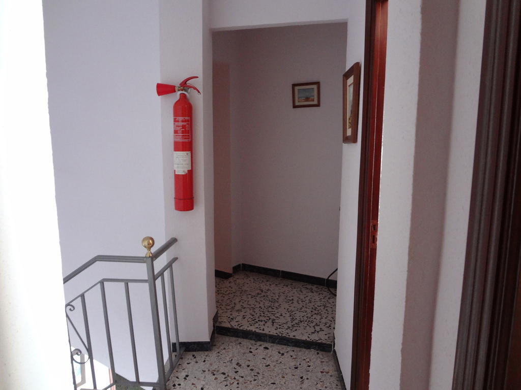 Hostal San Pedro Sanlucar la Mayor Exterior photo